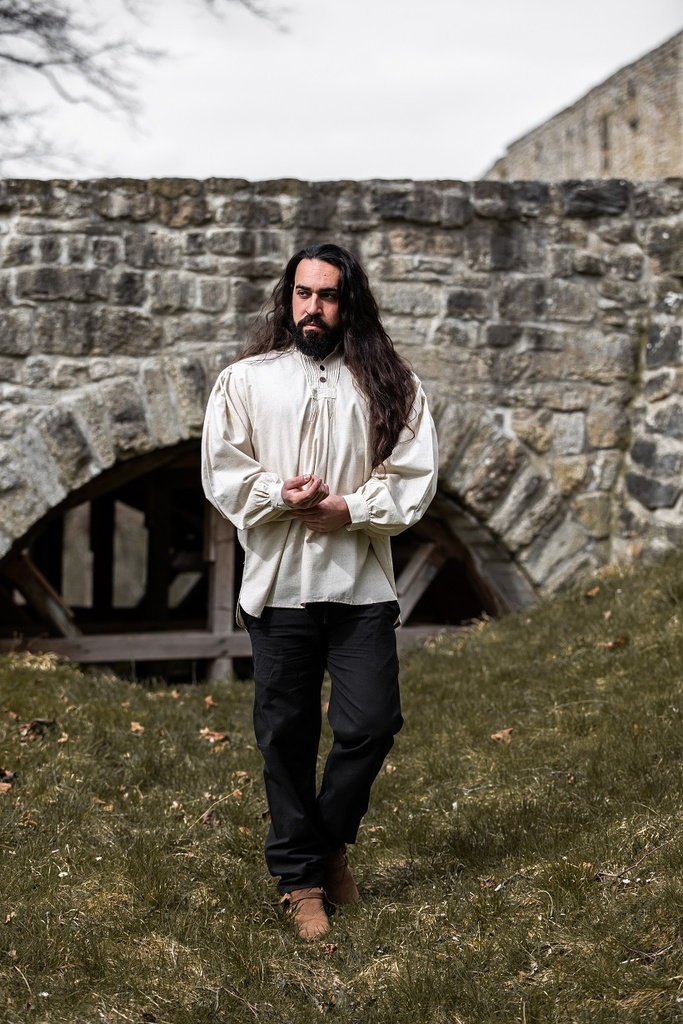 Biesenhemd mit Holzknöpfen