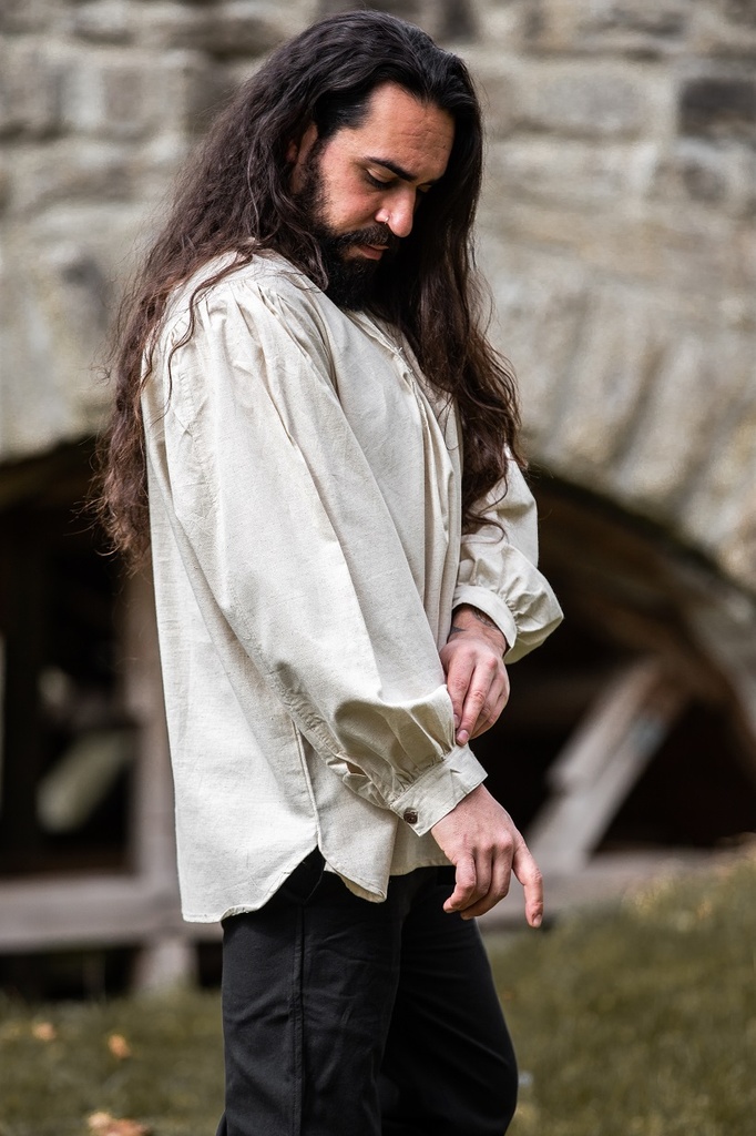 Biesenhemd mit Holzknöpfen