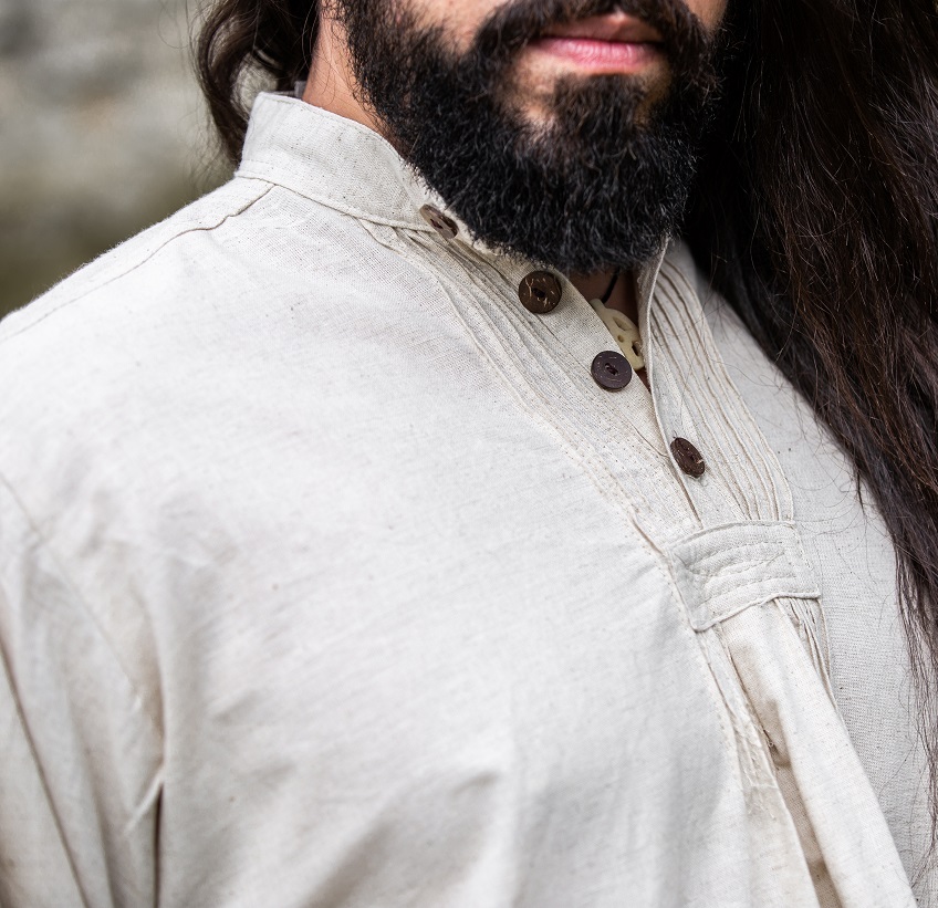 Biesenhemd mit Holzknöpfen