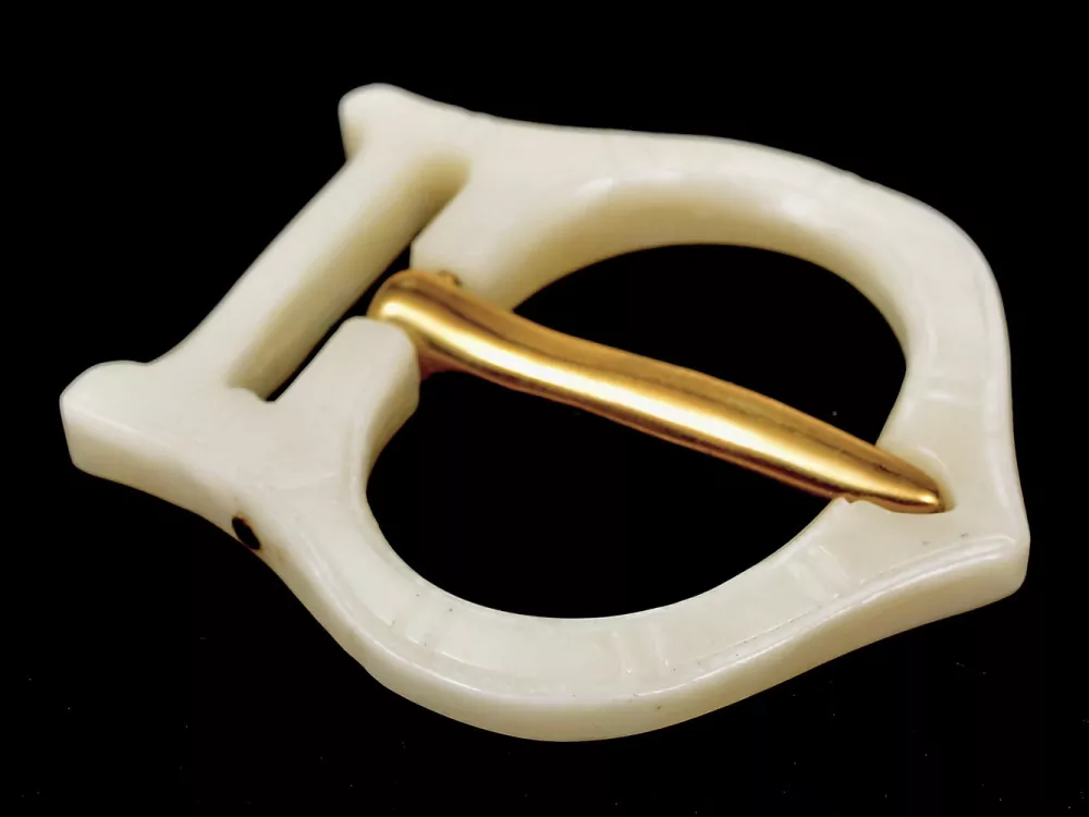 Mittelalter-Schnalle aus Knochen - 2 cm