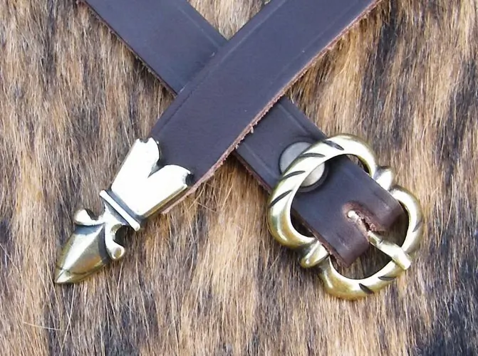 Spätmittelalterliches Riemenende