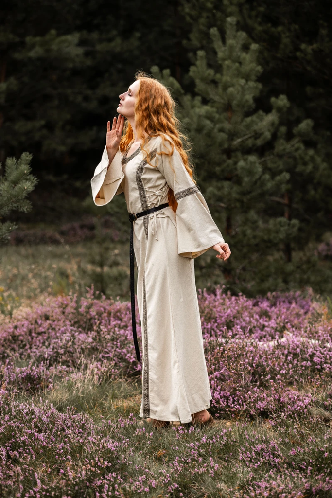 mittelalter-baumwollkleid-angie-natur~17.webp