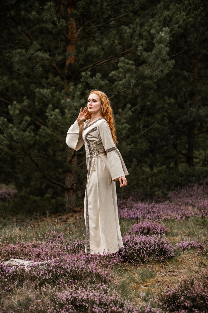 mittelalter-baumwollkleid-angie-natur~4.webp