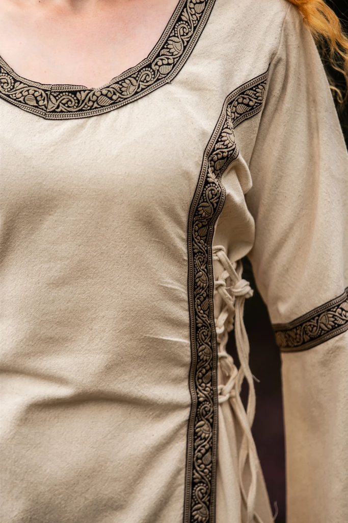 mittelalter-baumwollkleid-angie-natur~10.webp