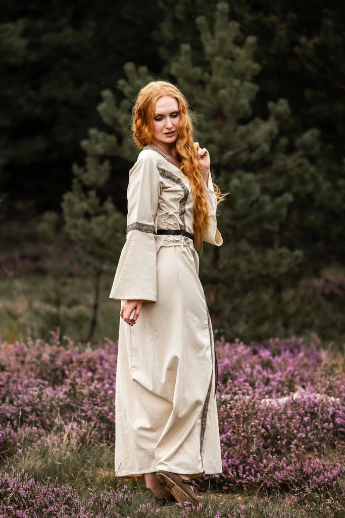mittelalter-baumwollkleid-angie-natur~19.webp