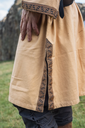 tunika-mit-borduere-halvor-honigbraun~7.webp