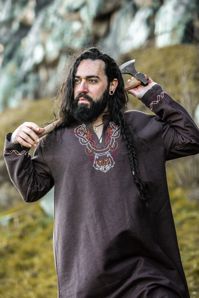 wikingertunika-freki-mit-handstickerei-braun~2.webp