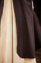 1740939345_mittelalter-ueberkleid-magdalena-braun~17.webp