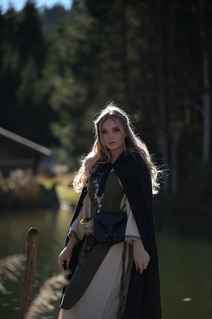 1740947034_wikinger-ueberkleid-aleiga-gruen~2.webp