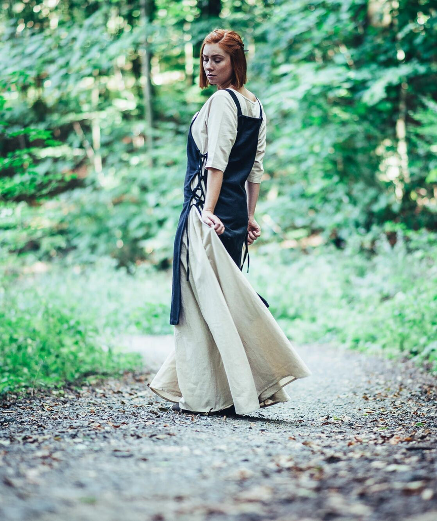 1740947070_wikinger-ueberkleid-aleiga-schwarz~2.webp