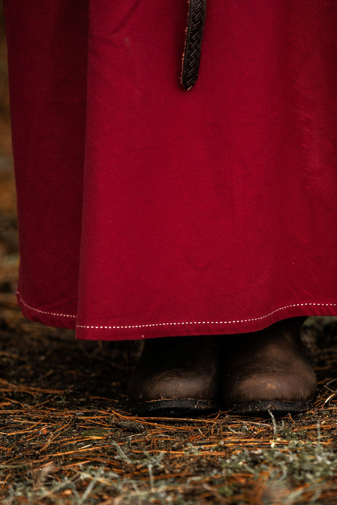 1741097895_wikinger-unterkleid-helga-rot~7.webp