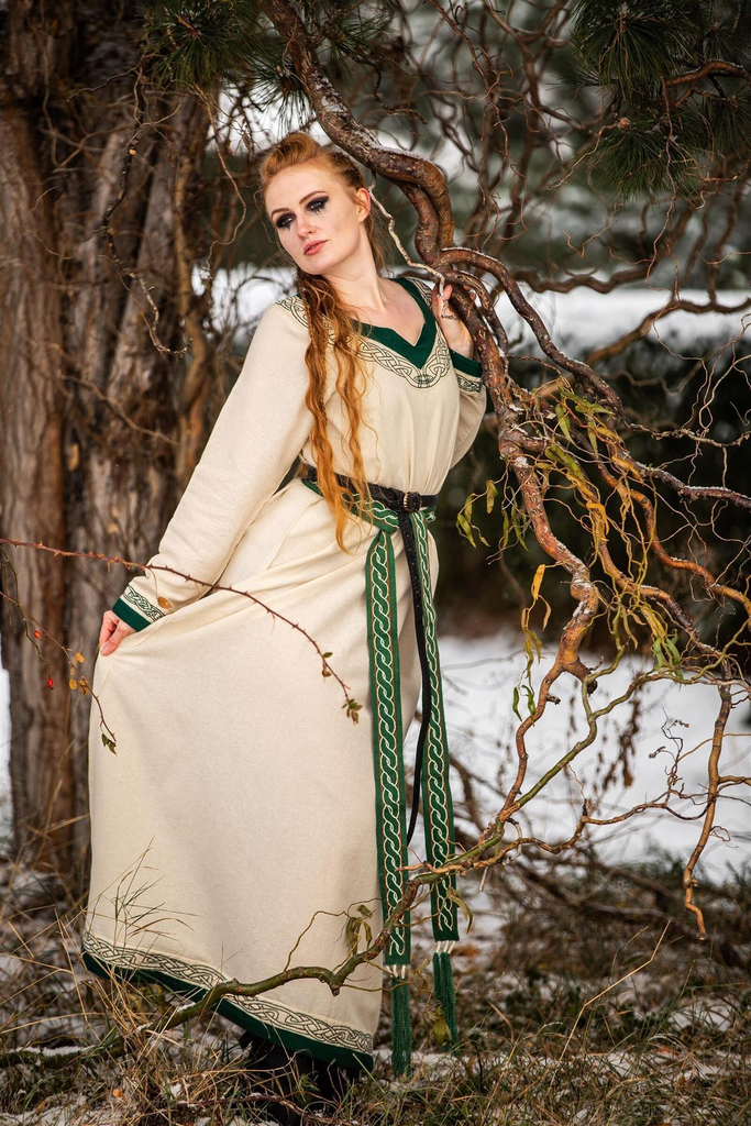 1741168727_wikingerkleid-lagertha-natur-gruen_7~14.webp