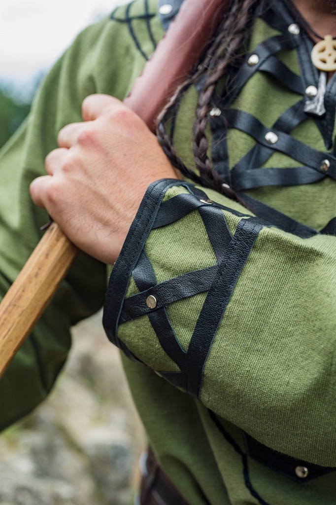 Wikingertunika Erik Grün mit Lederapplikation und Nieten Wikinger