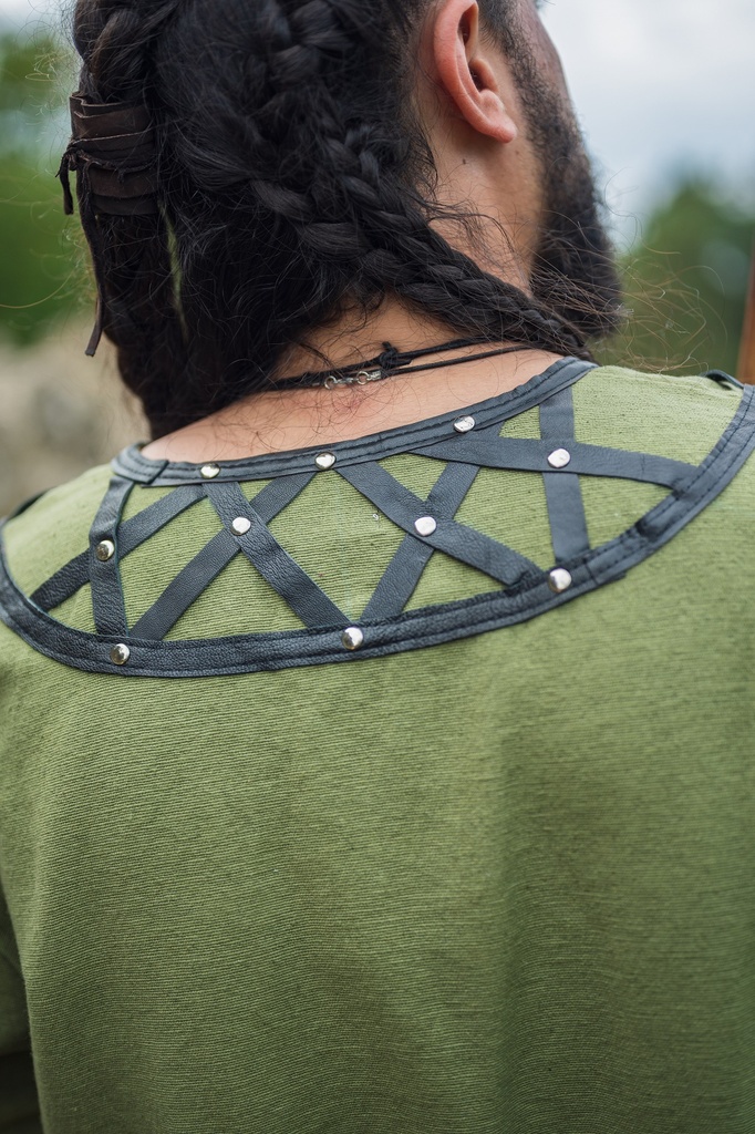 Wikingertunika Erik Grün mit Lederapplikation und Nieten Wikinger