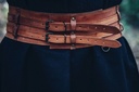 Robuster Wikinger-Gürtel "Sif" aus Leder in Cognacbraun mit keltischen Verzierungen 