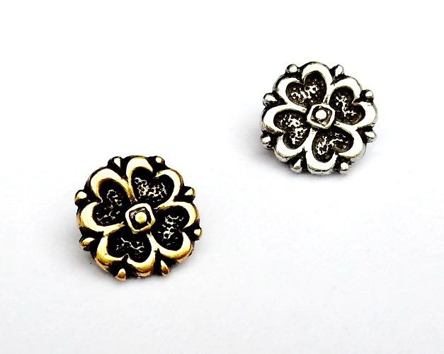 [WK-5385-2015-001] Mittelalterliche Zierniete „Kleeblatt“ (XS) – Replik eines spätmittelalterlichen Gürtelbeschlags (bronze)