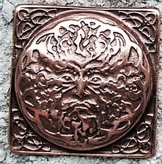 Zierbeschlag „Green Man“ – Kupferfarbener Waldgeist-Beschlag im keltischen Stil