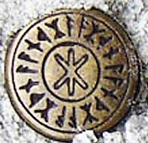 Zierniete „Odins Schutz“ – Altmessingfarbener Runenbeschlag im Miniaturformat