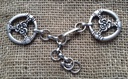 Triskele silberfarben – Keltischer Mantelverschluss mit Knotensymbol & Kette für LARP, Mittelalter & Fantasy
