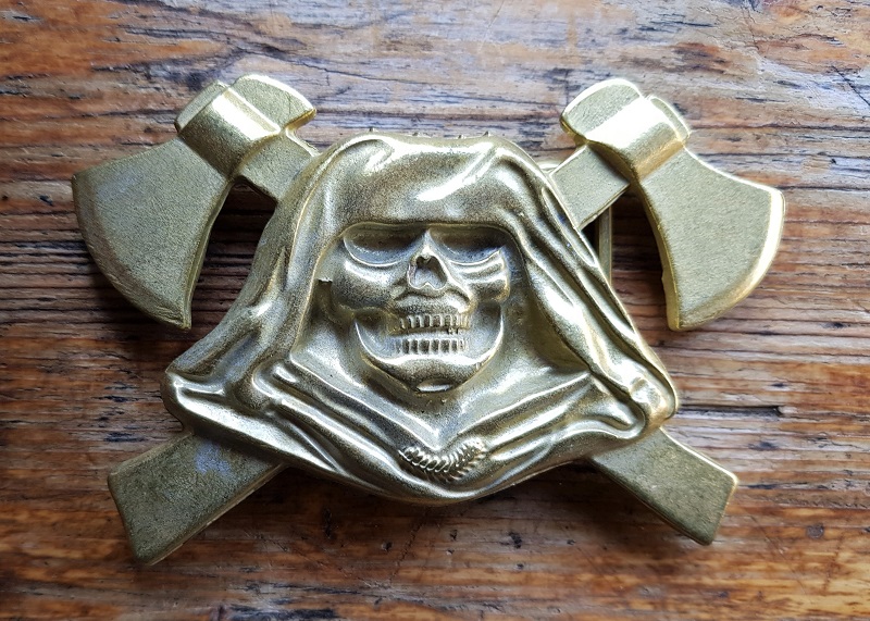 The Reaper, goldstaubfarbene Totenkopf-Schließe
