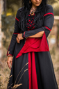 Mittelalterkleid „Larissa“ – Dramatische Eleganz in Schwarz und Rot