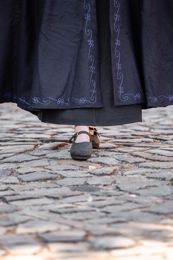 [6013bl] Mittelalter-Wollumhang „Alma“ – Erhabene Eleganz in Blau